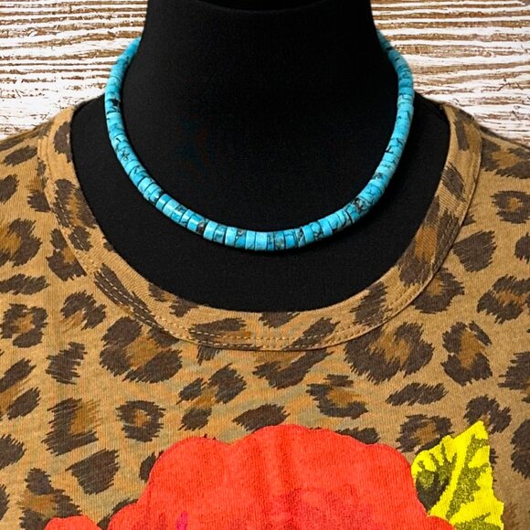 1990s Native American SANTO DOMINGO Kingman Turquoise Heishi Graduated Necklace - Picture 2 of 2